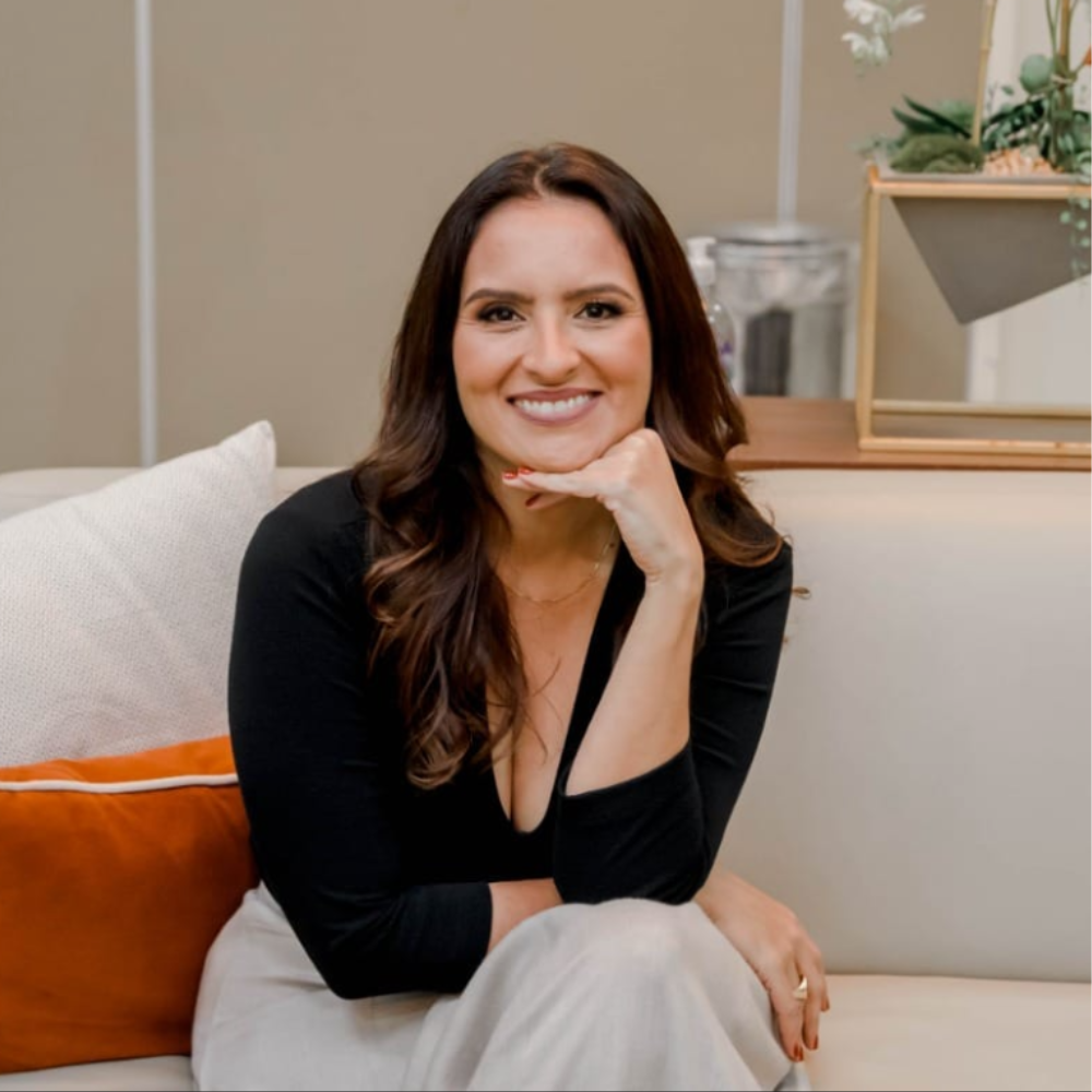 Erika Menezes, psicanalista clínica e criadora da Mentoria Ascender